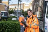 Irado medewerker aan het werk op tablet
